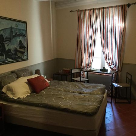 Les Hirondelles Bed & Breakfast Argeliers Ngoại thất bức ảnh